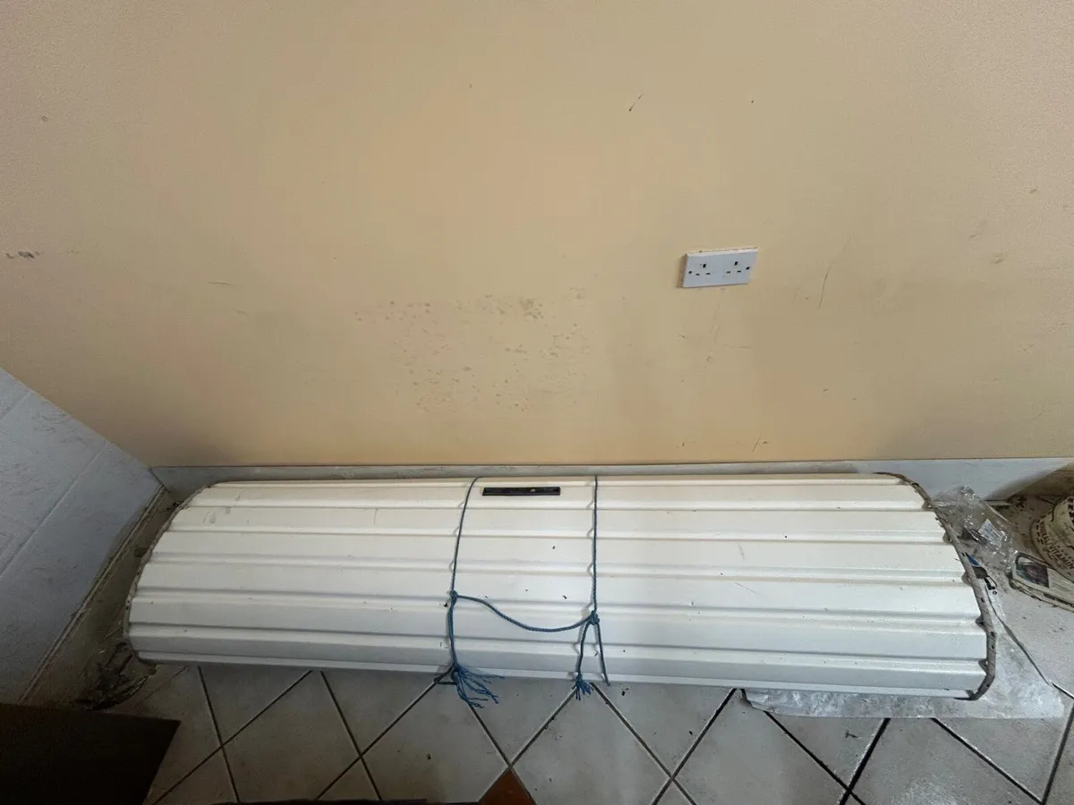 7ft 9 inch Roller Door - Image 4