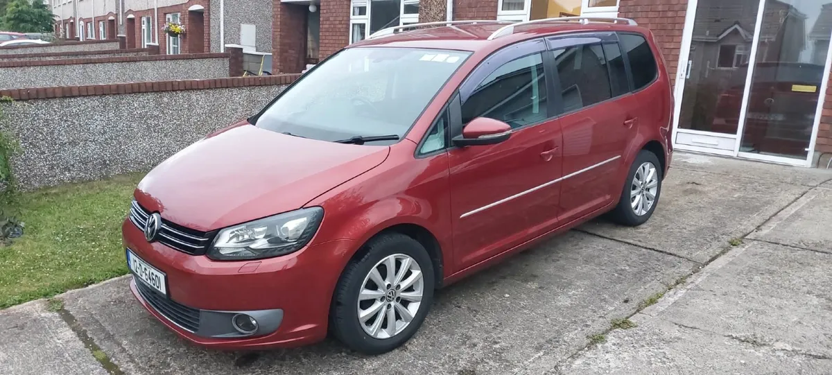 Volkswagen Touran 2012 - Image 2