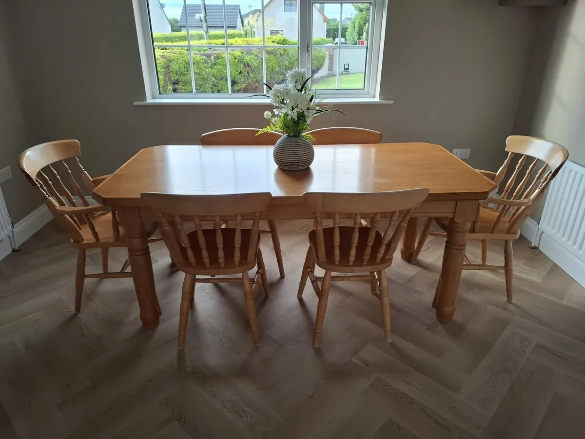 Table and six chairs - Image 2