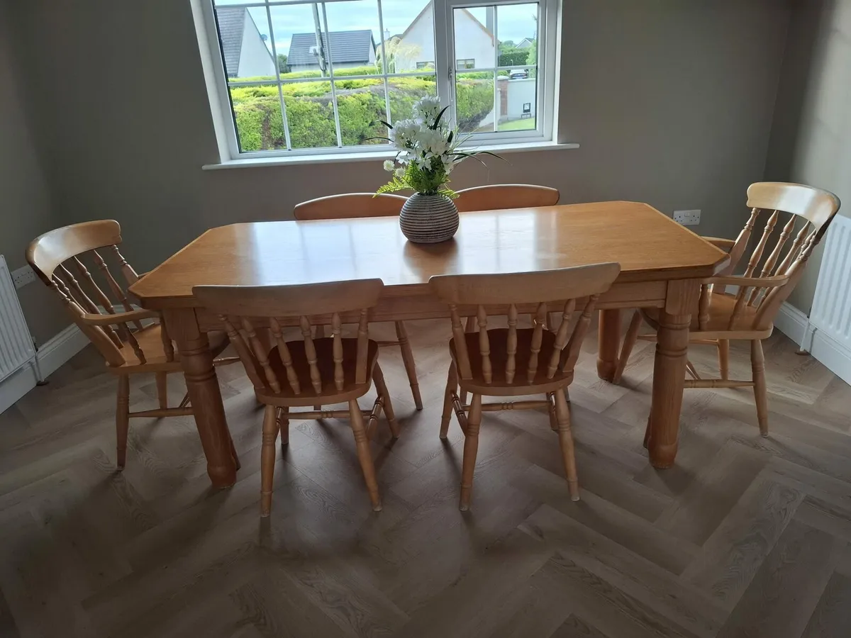 Table and six chairs - Image 3