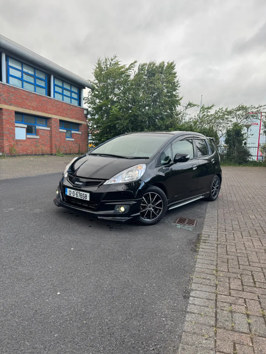 Honda Fit 1.3 Hybrid Automatic - Image 1
