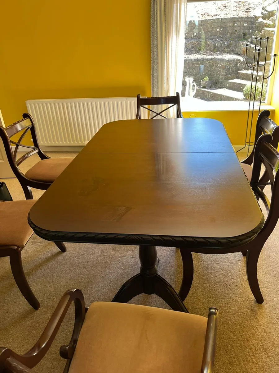 Extendable dining table and 8 chairs