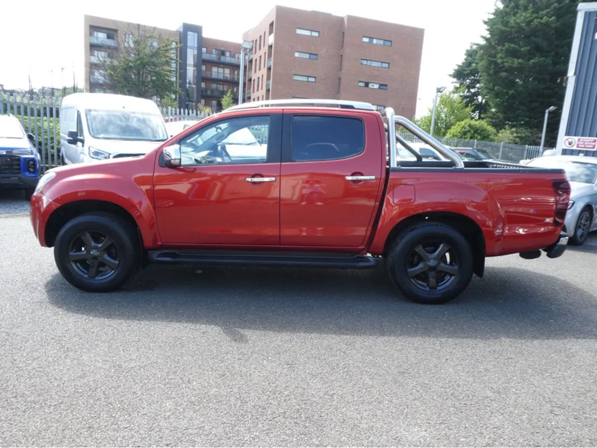 Isuzu D-Max 14mya 4DR Auto - Image 4