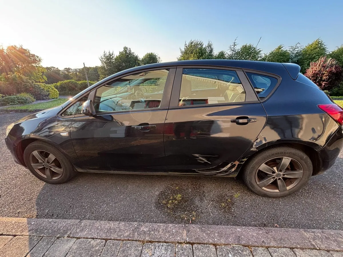 Vauxhall Astra 2011 - Image 2