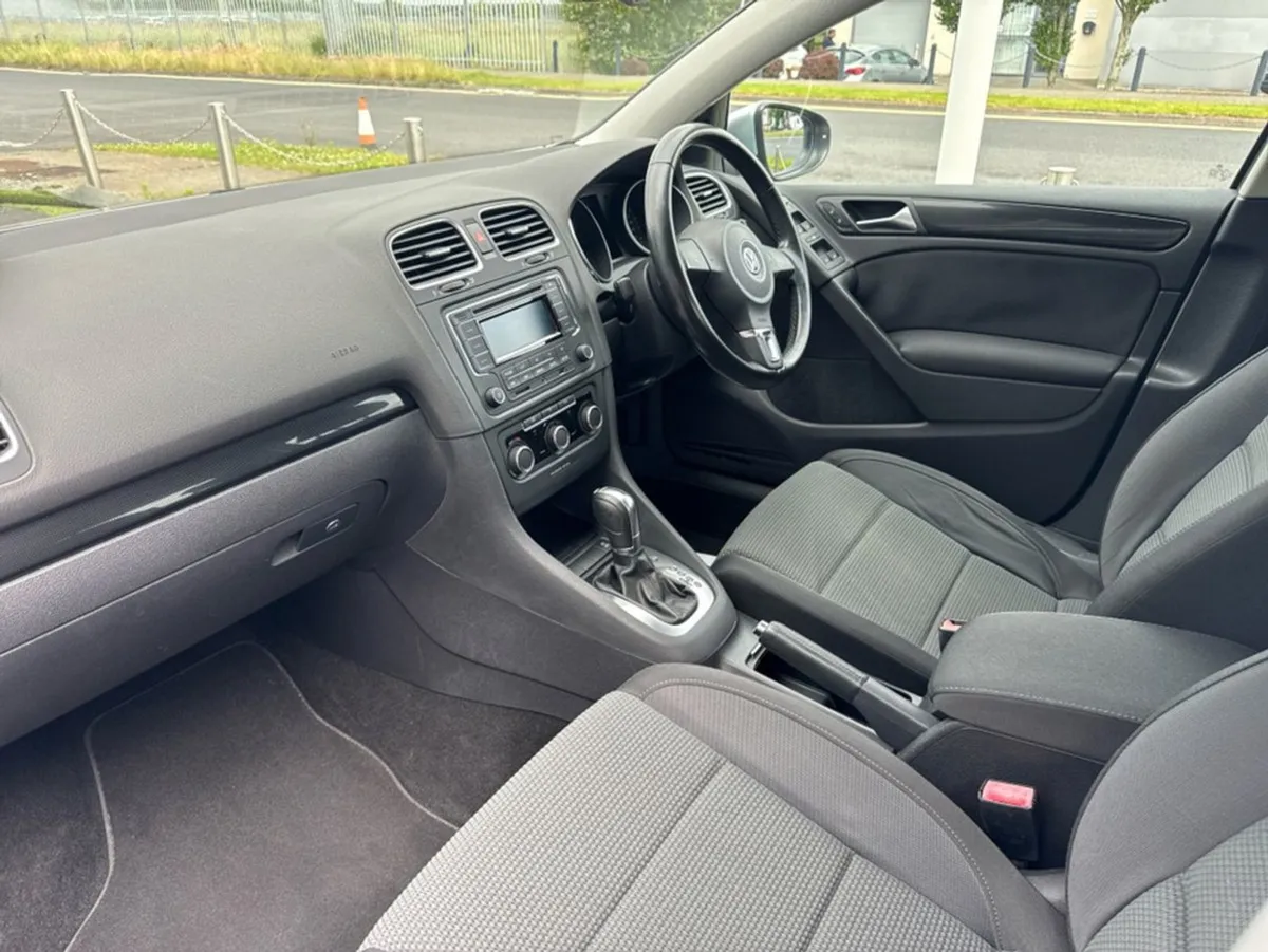 Volkswagen Golf Petrol Automatic - Image 3