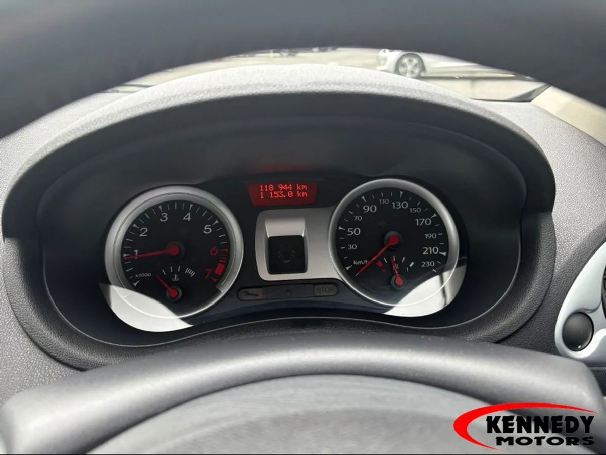 Renault Clio 3 1.2 16V Tomtom Edition ECO 5DR - Image 4