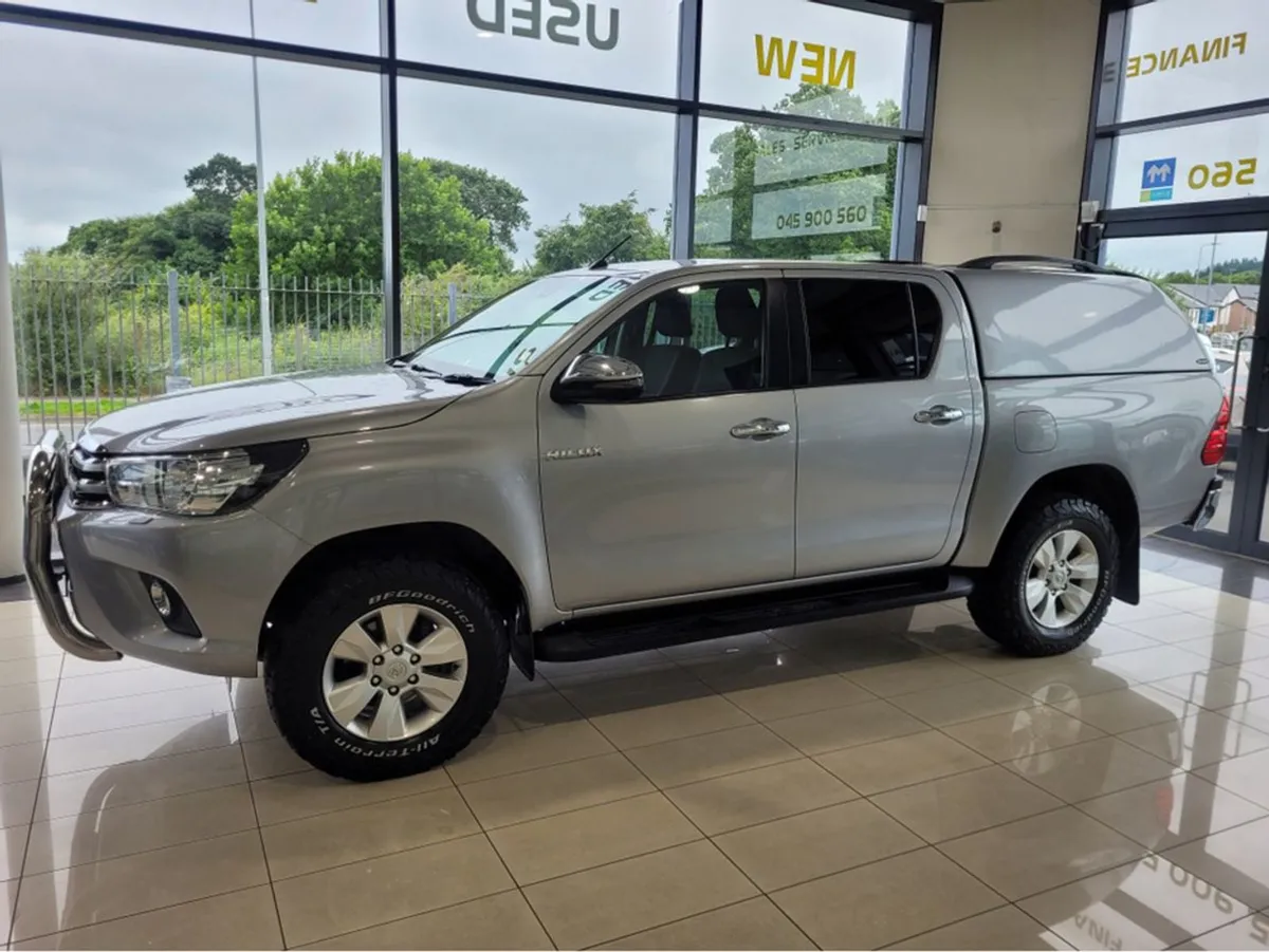 Toyota HiLux Double CAB SR5 4DR Crewcab - Image 1