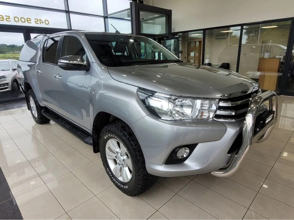 Toyota HiLux Double CAB SR5 4DR Crewcab - Image 2
