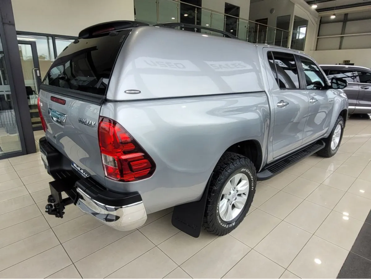 Toyota HiLux Double CAB SR5 4DR Crewcab - Image 3