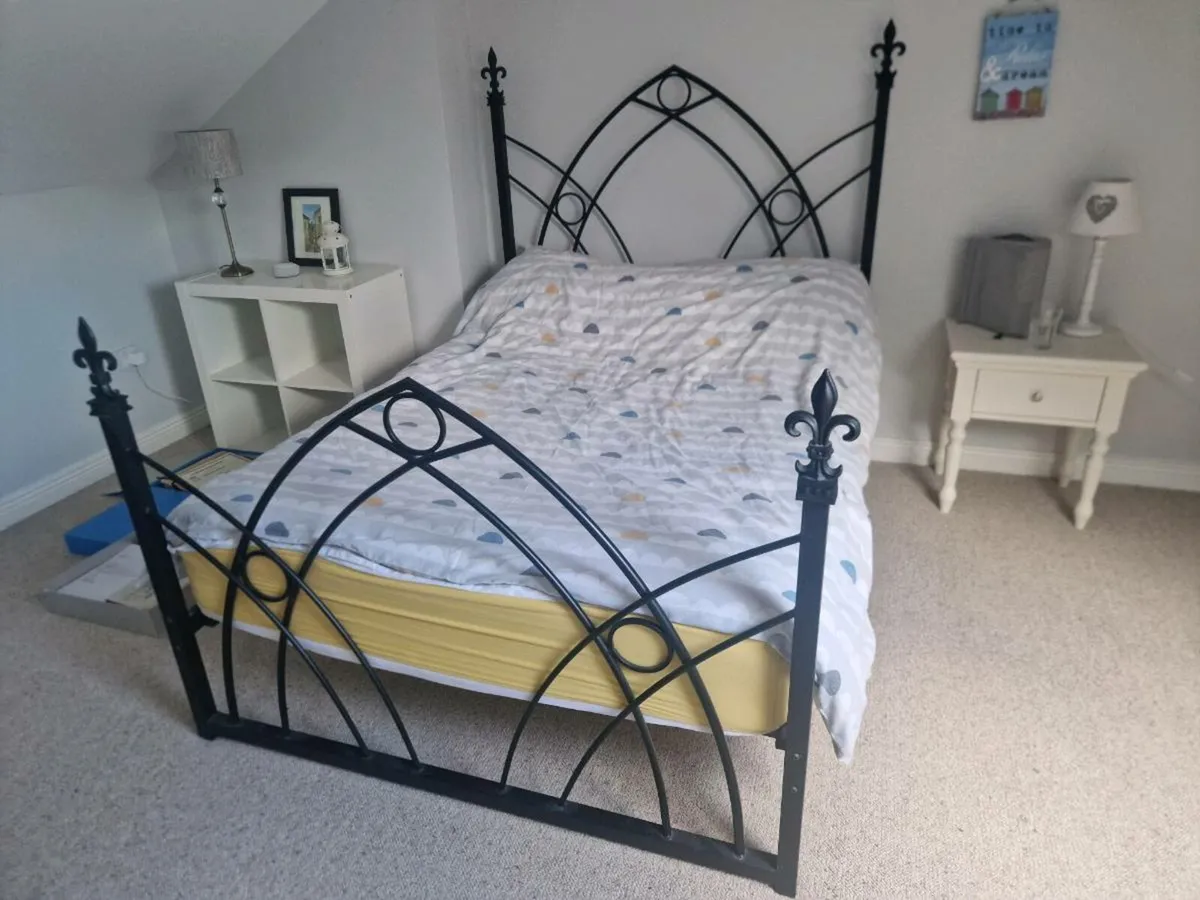 Double bed - Image 2