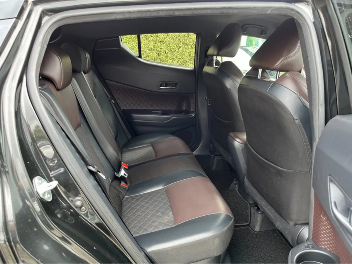 Toyota C-HR SOL Automatic Hybrid 1.8 Petrol //hig - Image 4