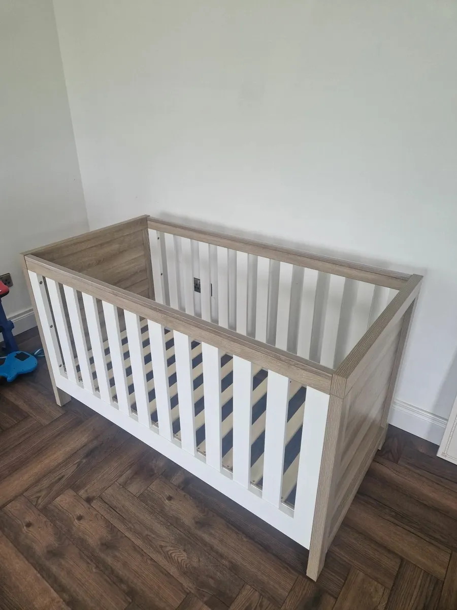 Cot bed - Image 1