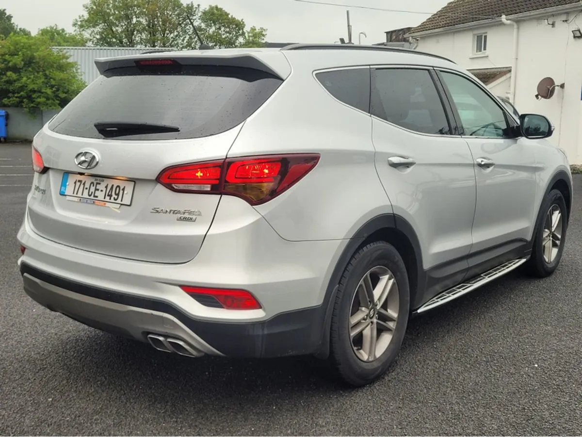 Hyundai Santa Fe 2WD Comfort 5DR - Image 4