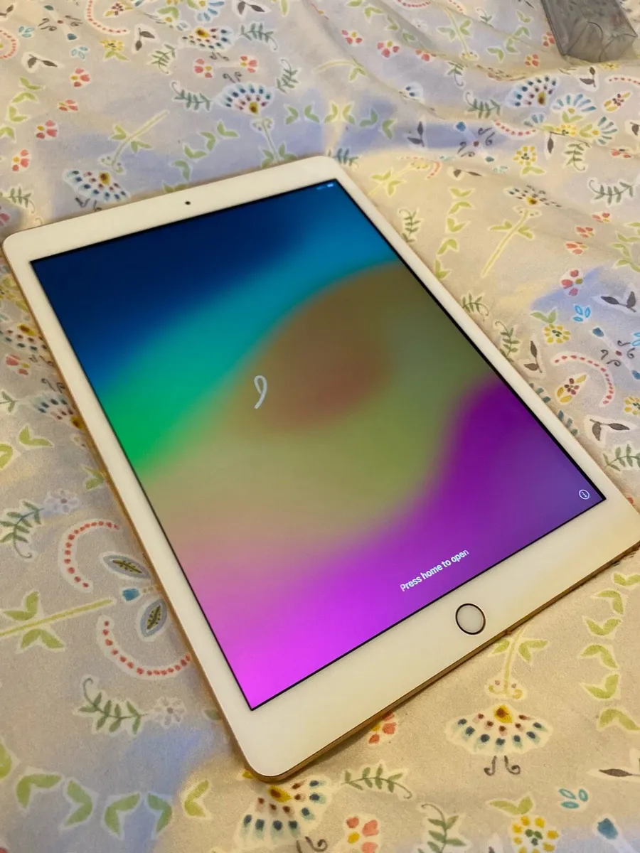 iPad 8th Gen 32GB - Image 1