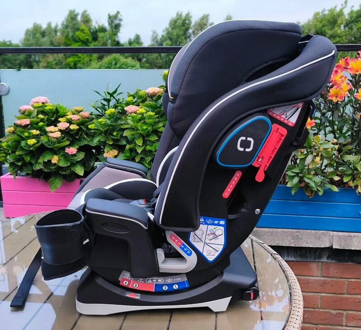 Graco slim fit all-in one car seat - Image 2