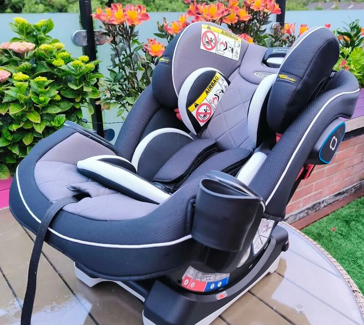 Graco slim fit all-in one car seat - Image 4