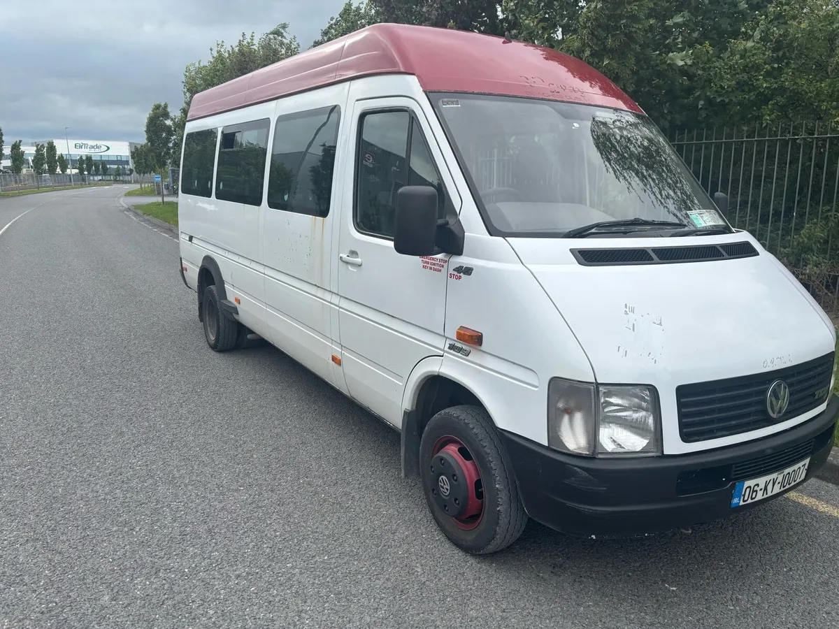 2006 vw crafter wheelchair minibus - Image 1