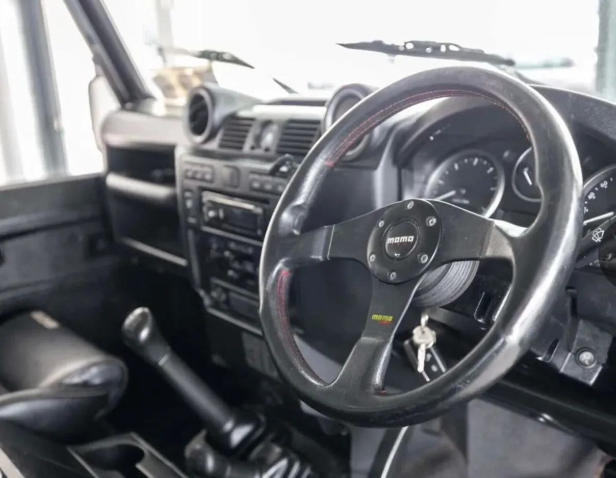 Land Rover Defender 110 2.2TDCi Puma Black - Image 4