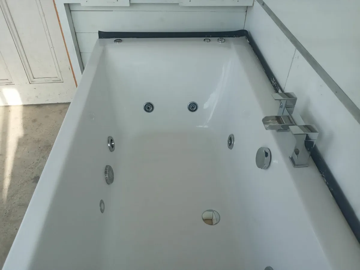 Delivery - Large Jacuzzi Bath with Taps - Image 2