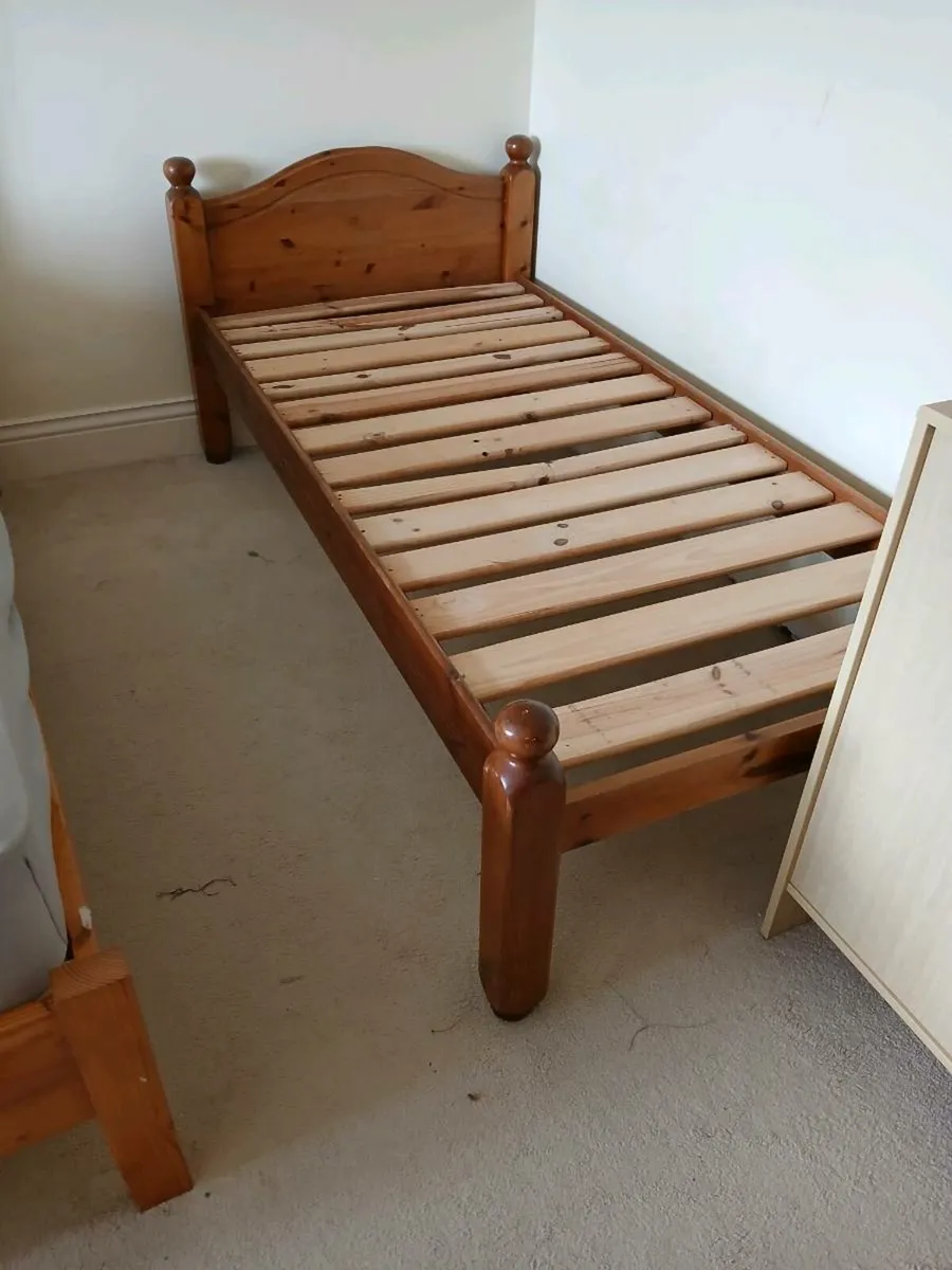 Single bed & Locker - Image 1