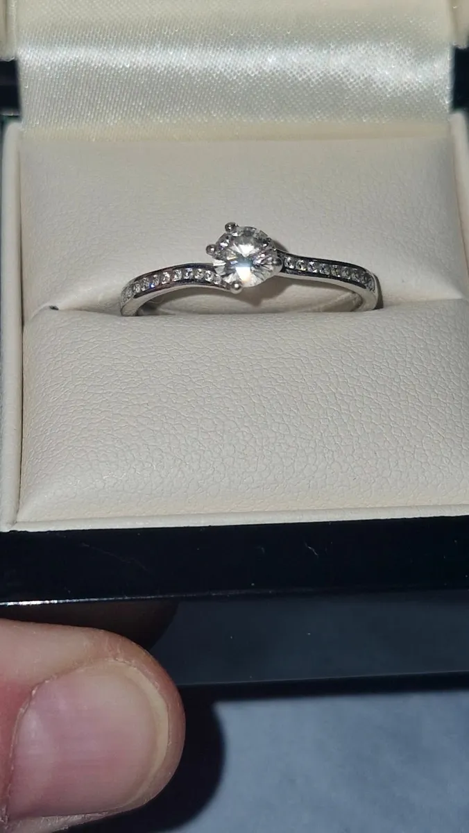 Engagment ring 18ct white gold - Image 1