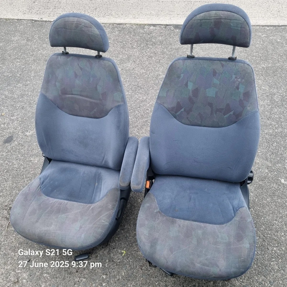 Swivel Captain seats