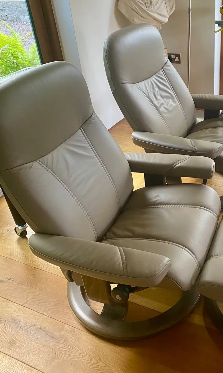 Furniture  leather recliner chair ( unused) - Image 3