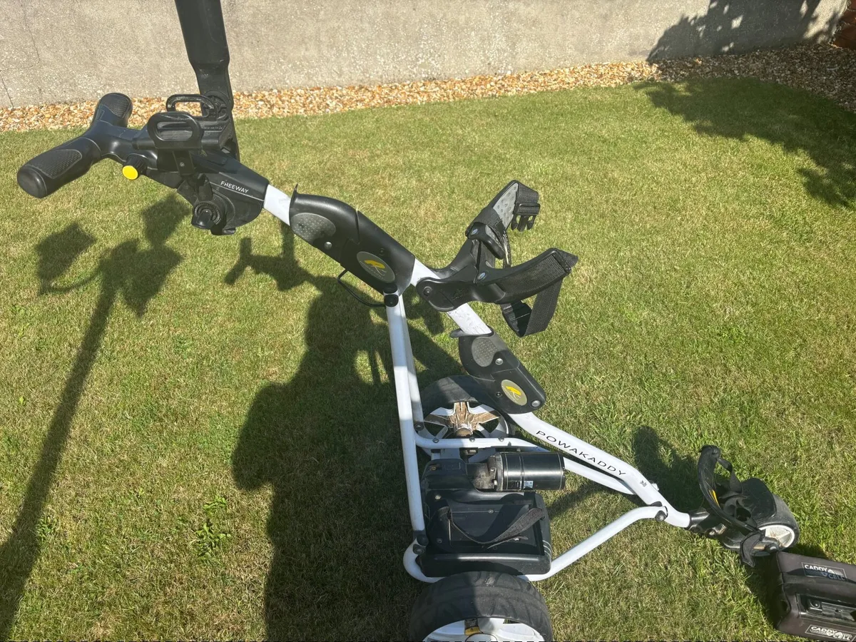 Powercaddy Electric golf trolley - Image 3