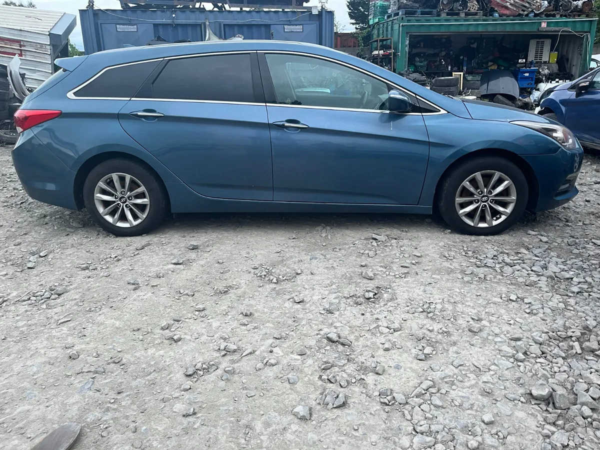 16 i40 1.7 diesel hi spec - Image 2