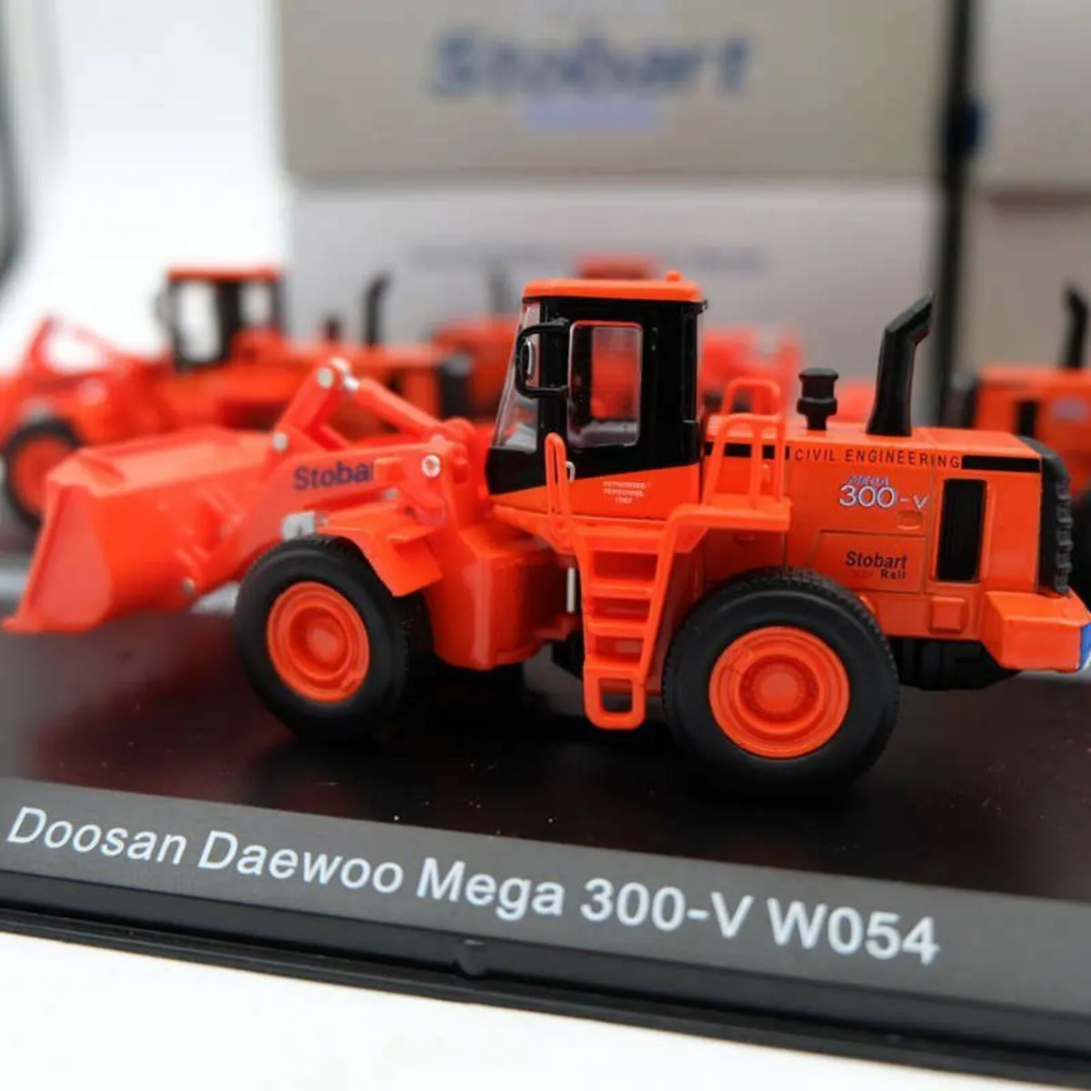 1;76 scale Doosan Daewoo, Free Post - Image 2