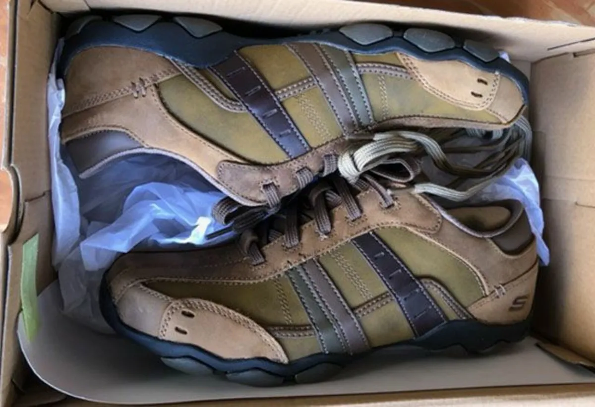 Sketchers runners Size 8 - Image 2