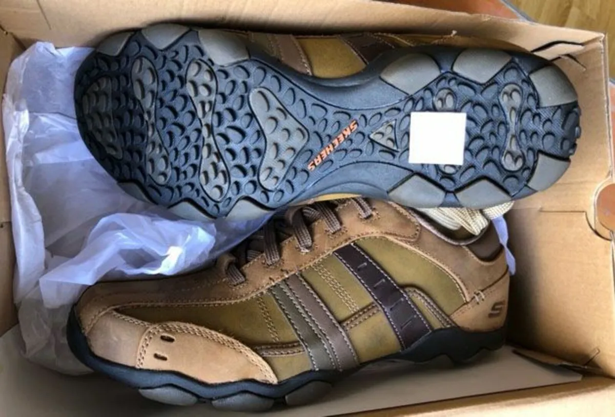 Sketchers runners Size 8 - Image 3