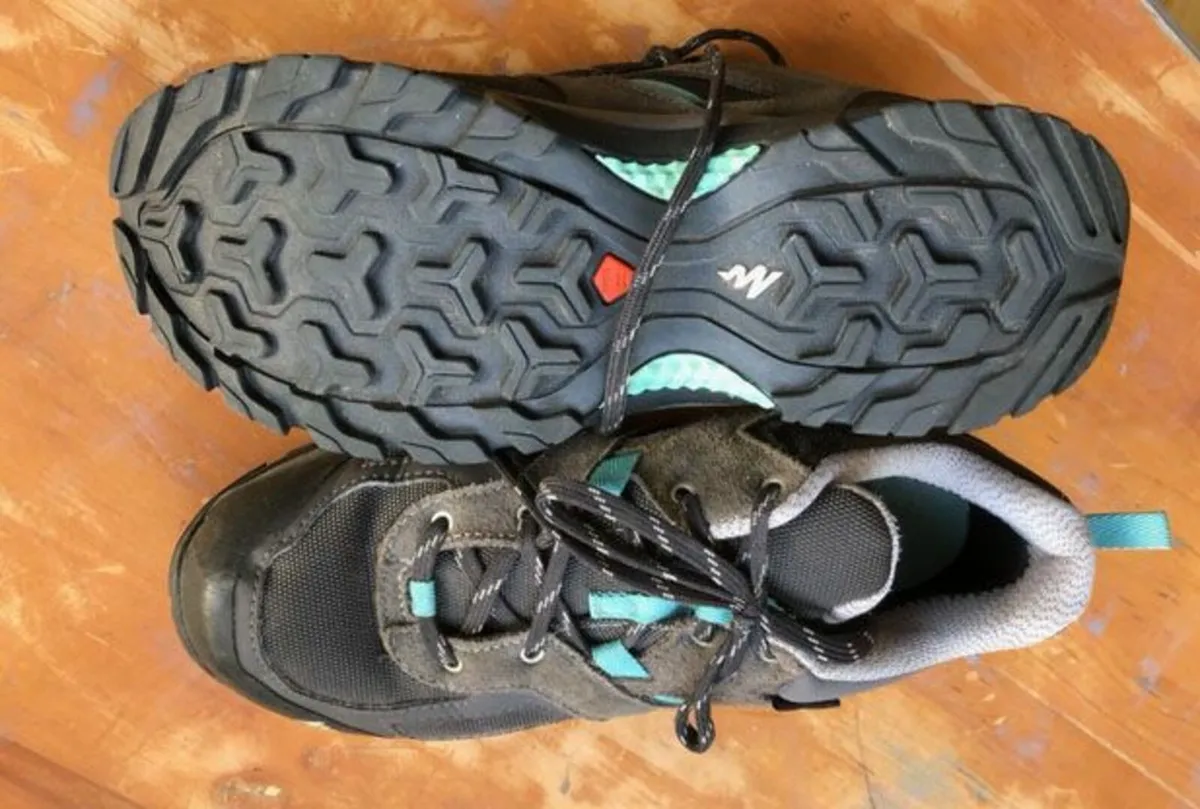 Sketchers runners Size 8 - Image 4