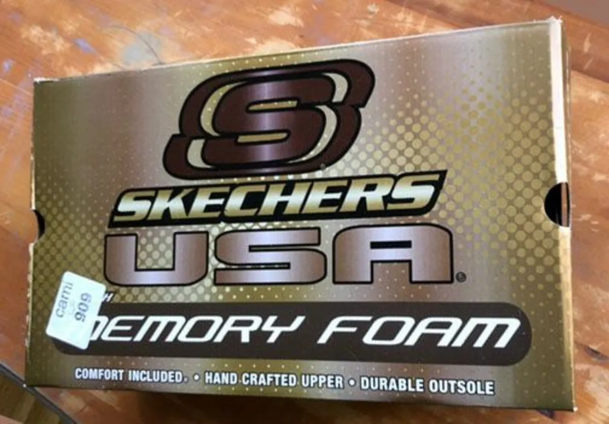 Sketchers runners Size 8 - Image 1