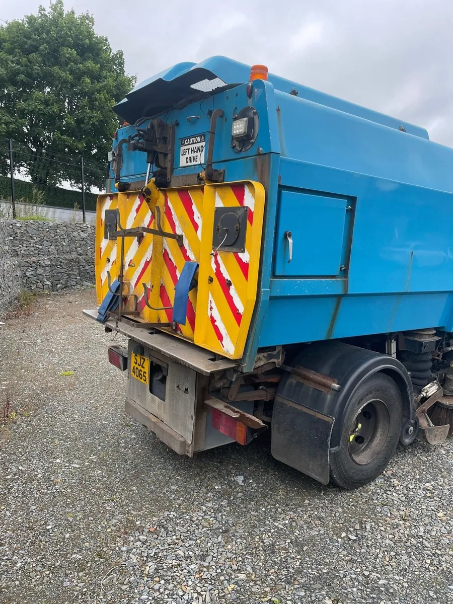 Iveco Road Sweeper - Image 3