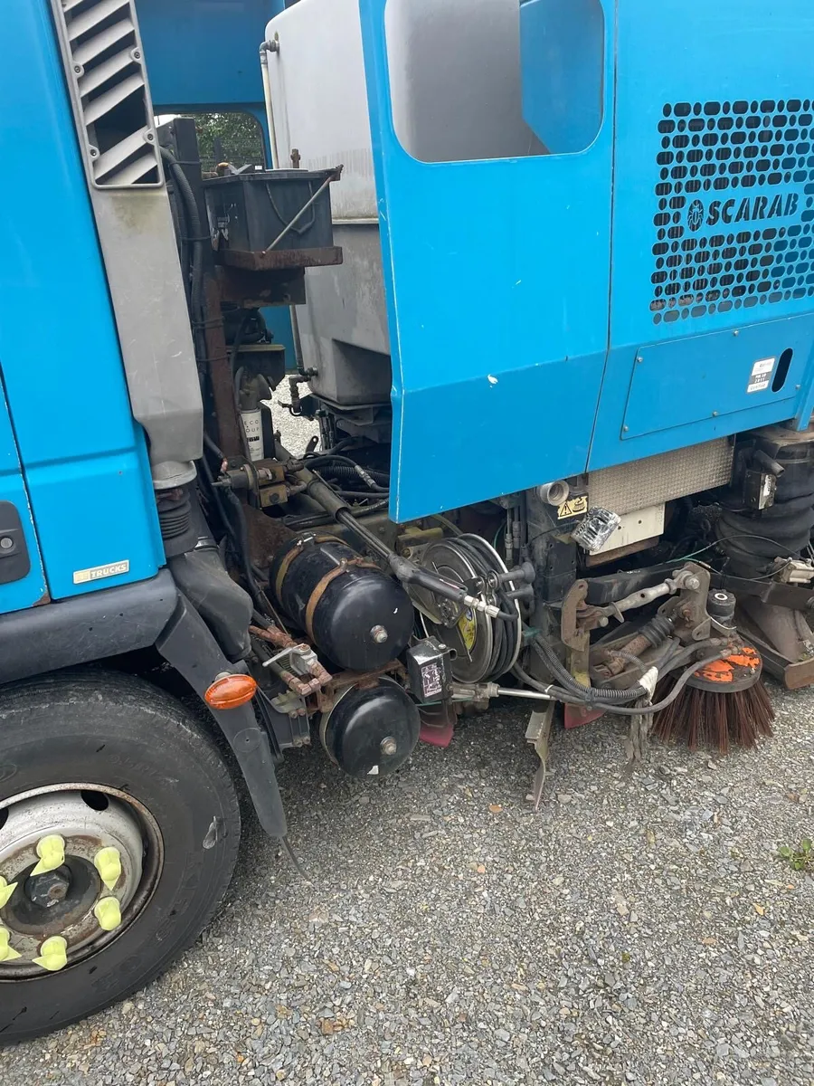 Iveco Road Sweeper - Image 4