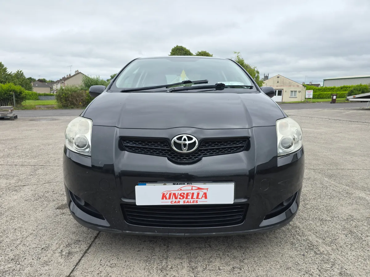Toyota Auris 2008 - Image 2