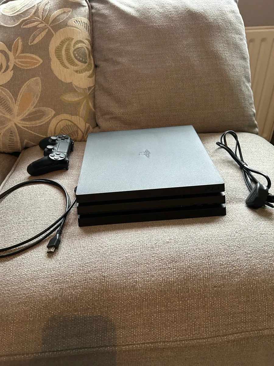 PS4 pro 1TB black - Image 2