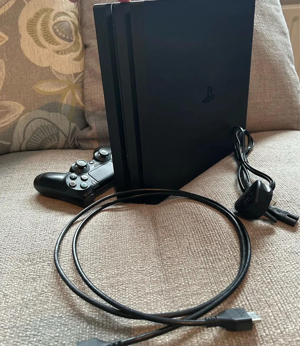PS4 pro 1TB black - Image 3