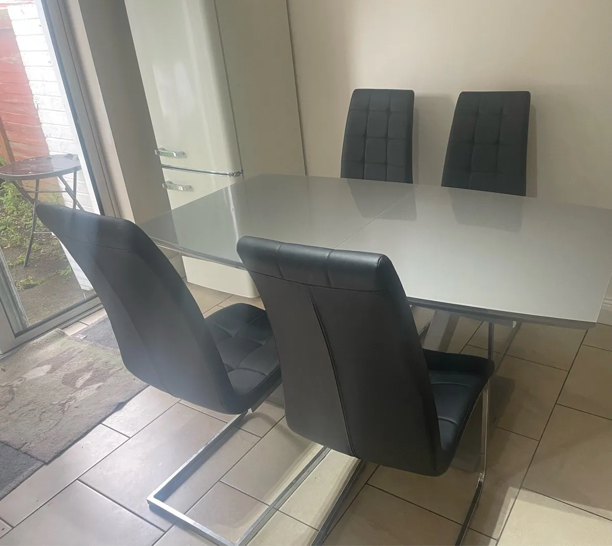 Table and Chairs - Image 2