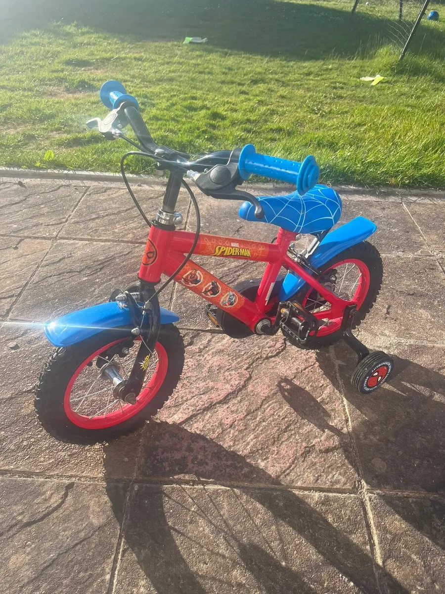 12 Inch Marvel Spider-Man Bike Red and Blue - Image 2