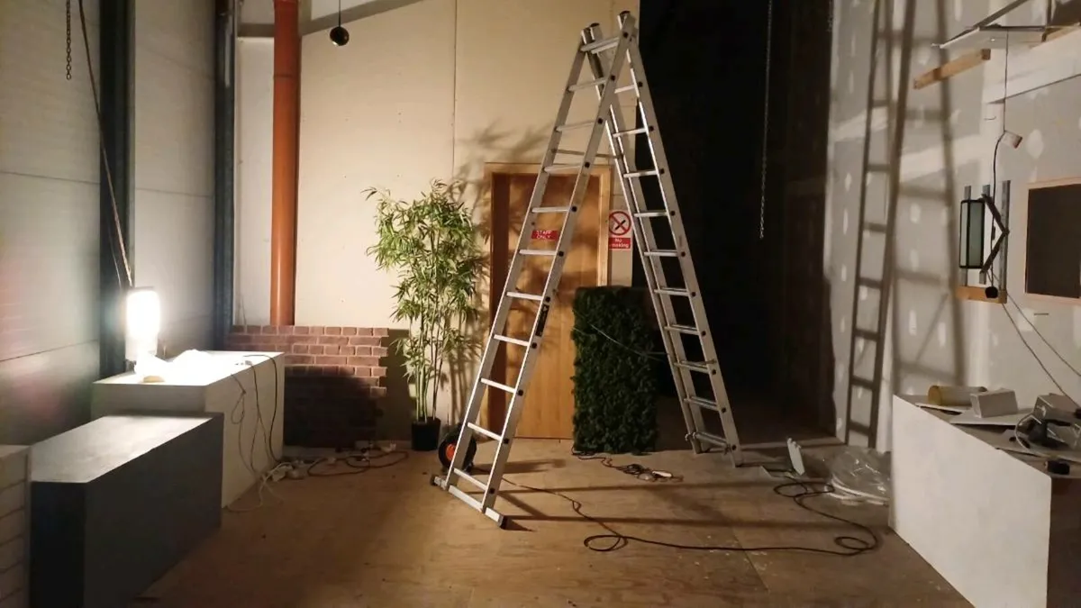 Flood lights and poles - Image 2