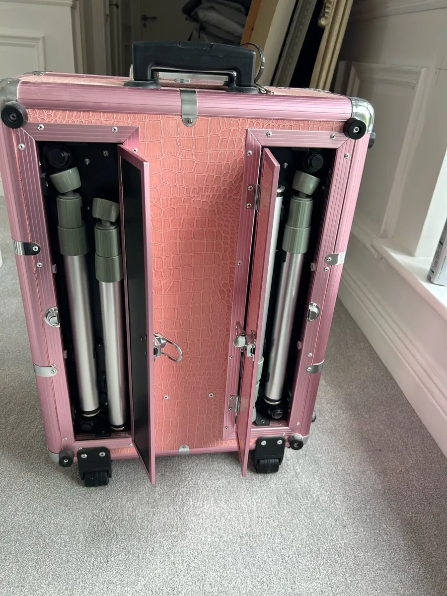 Makeup case and chair - Image 2