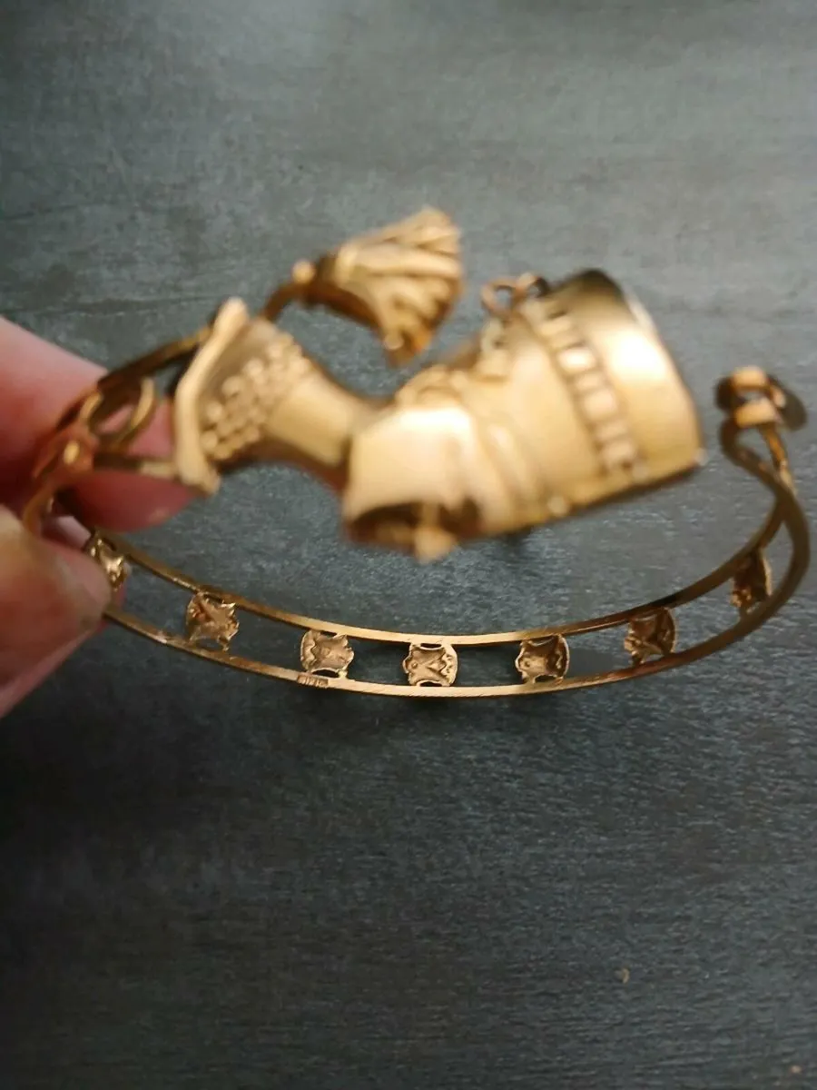 18 CARAT EGYPTIAN GOLD NEFFERTITTI  BRACELET - Image 1