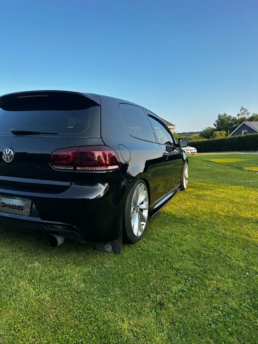 R-line Volkswagen Golf - Image 4