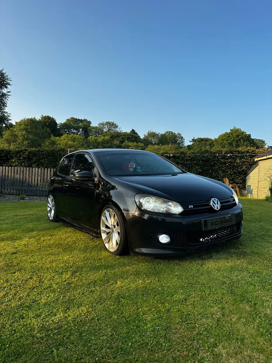 R-line Volkswagen Golf - Image 2