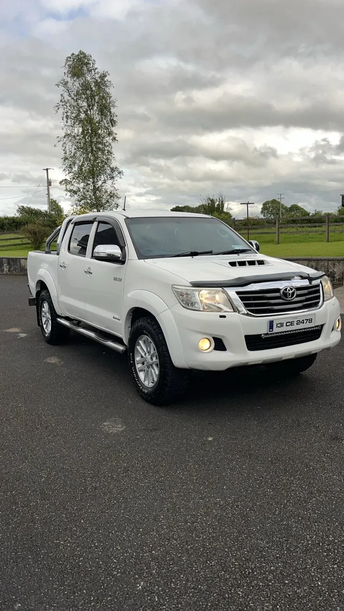 Toyota hilux invincible - Image 1