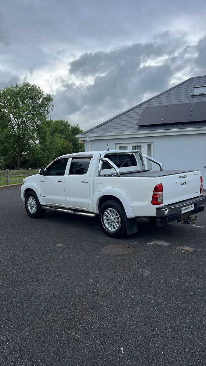 Toyota hilux invincible - Image 4