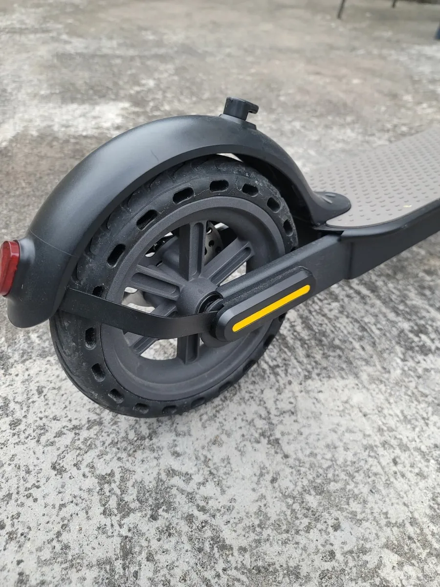 Mankeel MK083 Electric Scooter - Image 2