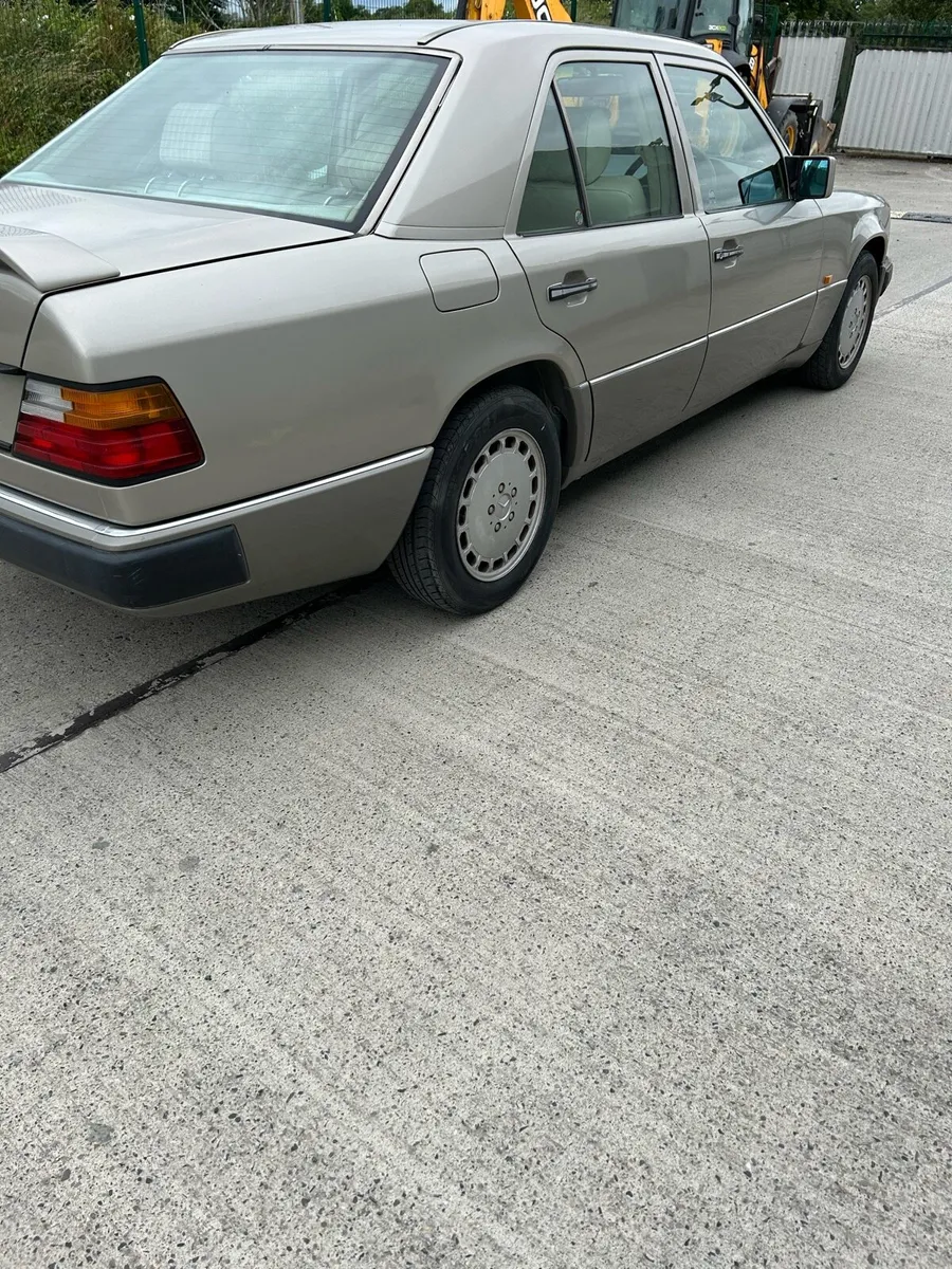 Car - Image 4